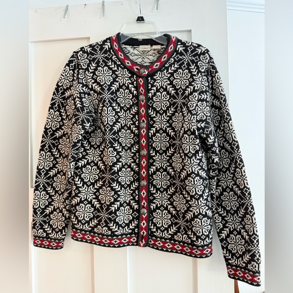 L.L. Bean Classic Nordic 100% cotton crewneck cardigan sweater